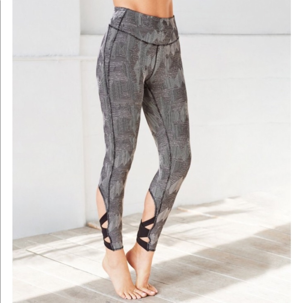 Manduka cross back leggings crop in geo jacquard